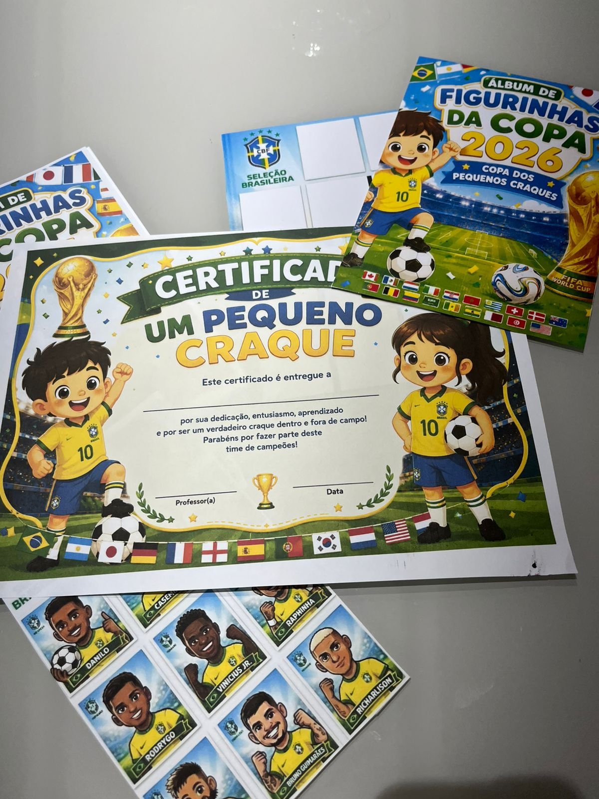 Kit Copa dos Pequenos Craques — Álbum de Figurinhas, Nossa Seleção , e atividades pedagógicas ,Certificado Copa 2026